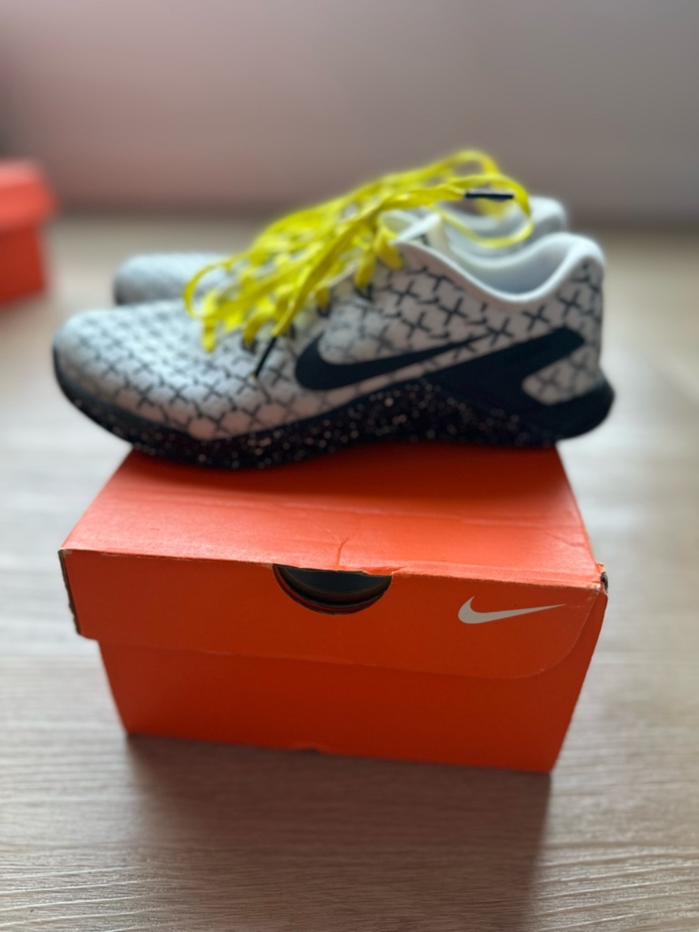 Nike ' White & Black Patterned Athletic Shoes with Yellow Laces